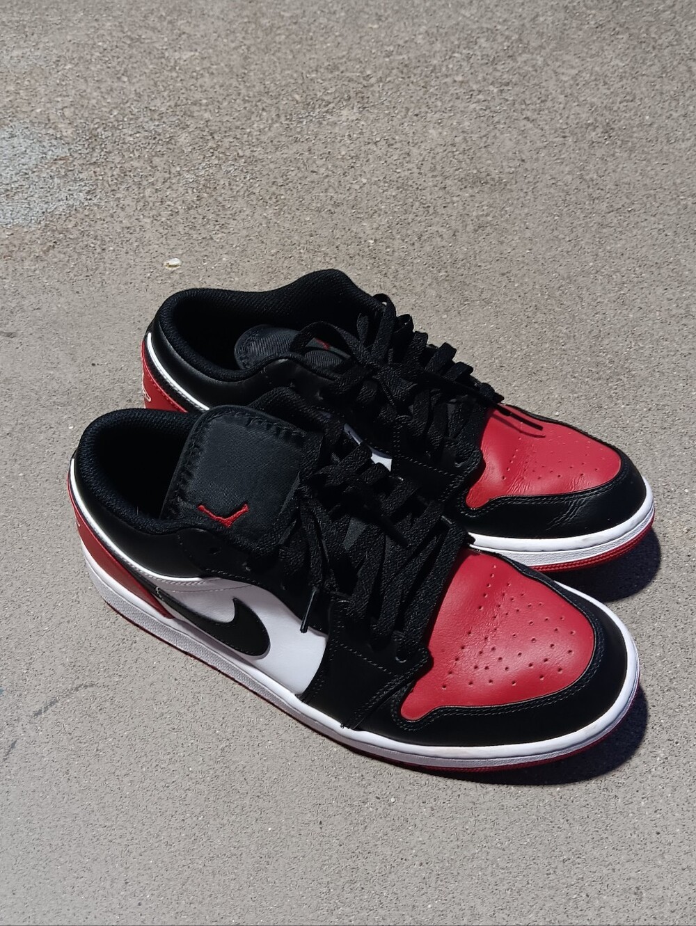 NIKE AIR JORDAN 1 Low "Bred Toe 2.0" Chicago Black 553558-161 Men's Size 10.5